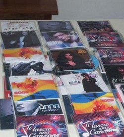 Gdf Roma sequestra a Napoli 8 ‘centrali del falso’ di cd e dvd