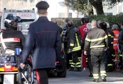 Crolla palazzina ad Afragola nel napoletano, sette dispersi