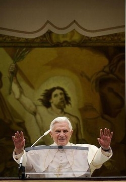 Benedetto XVI chiede più vigore per disarmo e diritti umanitari