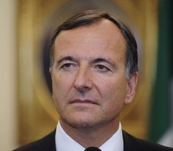 Fli/ Frattini: Fuori dal Pdl Fini non ha futuro