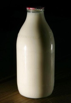 Alimenti/Dopo mozzarella blu e ricotta rossa arriva latte celeste