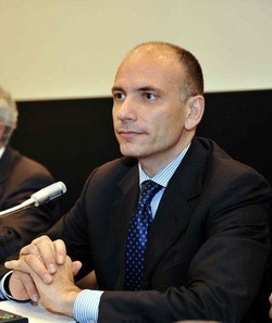 Governo/E. Letta: Fini-Casini essenziali per cacciare Berlusconi