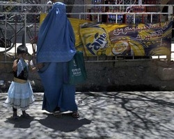 Afghanistan/ Talebani giustiziano donna 35enne, vedova e incinta