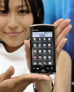 Cellulari/ Gartner:Vendite globali II trim +13,8%,boom smartphone