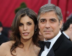 Gossip/Canalis mostra anello:nozze in vista con George o scherzo?