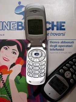 Vacanze/Cellulari a rischio tra sabbia, salsedine e raggi solari