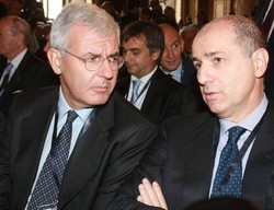 Ft: -57% stipendi banchieri Usa-Ue 2009, su Passera, giù Profumo
