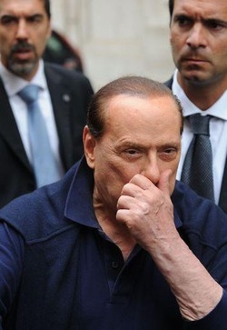 Governo/ Famiglia Cristiana contro Berlusconi. Pdl:E’ pornografia