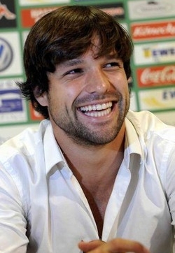 Calcio/ Mercato: Juve ufficializza cessione Diego al Wolfsburg