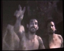 Cile/ I minatori bloccati parlano al telefono con i familiari