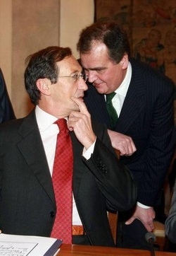 Governo/Calderoli difende Fini: Gruppi Fli non sono uno scandalo