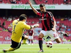 Calcio/ Mercato: la Roma ha preso Borriello dal Milan