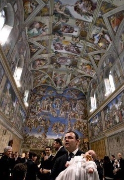 Troppi turisti mettono a rischio la Cappella Sistina