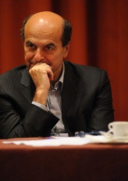Fini/ Bersani: Presidenza Camera non è di Berlusconi e Bossi