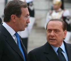 E’ ancora duello Berlusconi – Fini