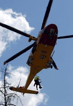 Donna soccorsa su nave partorisce su elicottero Vigili fuoco