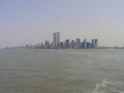 A New York enorme incendio sotto al ponte di Harlem East