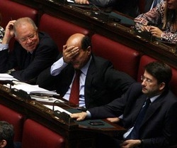 Governo/ Bersani: Berlusconi impresario teatrino della politica