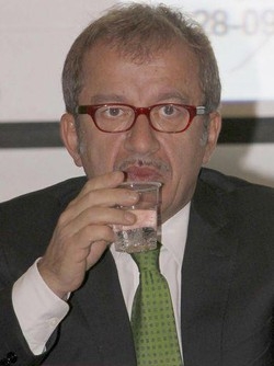 Governo/ Maroni a Giordano e Vendola: “Tanto a marzo si vota…”