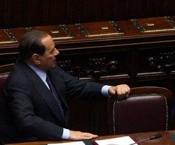 Berlusconi day alla Camera, bagarre su Di Pietro e compravendita