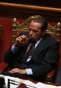 Berlusconi:Giornali di sinistra,quelli vicini a noi ci fanno male