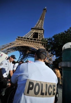 Alta tensione su terrorismo in Europa, falso allarme a Parigi
