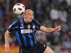 Calcio/ Inter, stiramento per Cambiasso e Milito