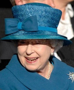Gb/ La regina Elisabetta annulla party di Natale per risparmiare