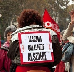 Scuola/ Manifestazioni Cobas-studenti al grido Gelmini dimettiti