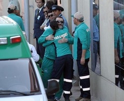 Cile/ Minatori salvati, soltanto in due ancora in ospedale