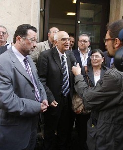 Rifiuti/ Sit in sindaco Terzigno a p.Grazioli:Premier intervenga