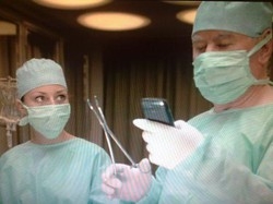 Il nuovo spot Microsoft: Risate su ‘drogati’ iPhone e Blackberry