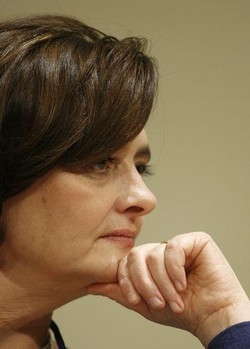 Cherie Blair vende su e-Bay un regalo di Berlusconi