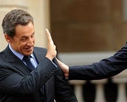 Francia/ Sarkozy sorveglia lo spionaggio dei giornalisti (Libe)
