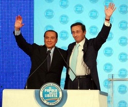 Pdl/ Da immagini su cronistoria partito ‘sparisce’ quella di Fini