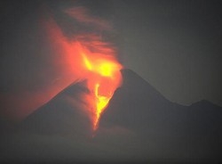 Indonesia/ eruzioni vulcano Merapi: 98 morti in una settimana