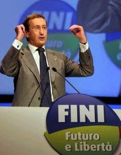 Governo/ Fini: Berlusconi si dimetta e apra nuova fase con Udc