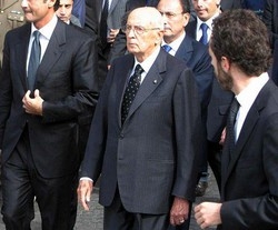 Governo per ora avanti. Napolitano: Inderogabile Finanziaria