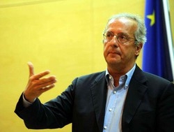 Pompei/ Veltroni: Bondi si dimetta, crollo è metafora del Governo