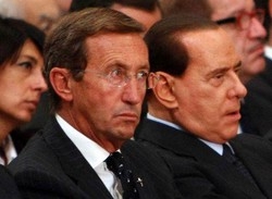 Crisi Fini-Berlusconi, alla Camera c’è chi si butta su Branko…
