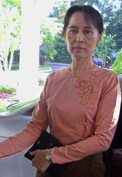Birmania/ Aung San Suu Kyi potrebbe essere liberata oggi