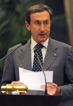 Rai/ Fini a ‘Vieni via con me’ elenca i valori della destra
