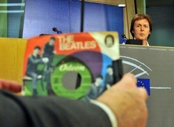 Musica/ Apple potrebbe annunciare catalogo Beatles su iTunes
