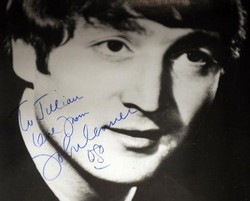 Musica/ All’asta disco autografato da Lennon al suo omicida