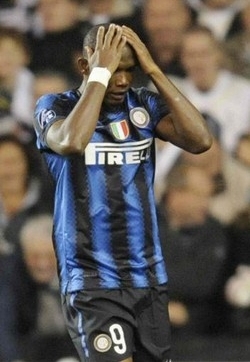 Calcio/ Eto’o: Chiedo scusa a tutti, tifosi, arbitri e giocatori