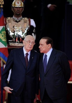 Rifiuti/ Oggi pomeriggio Berlusconi ancora a Napoli