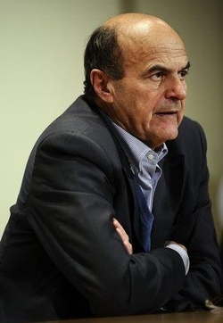 Wikileaks/ Bersani: Berlusconi non rida, bisogna voltare pagina
