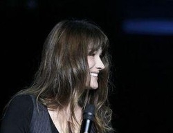 Aids/ Carla Bruni: sogno un mondo libero da flagello dell’Aids
