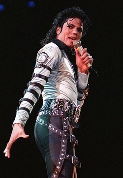 Jackson/ Esce domani l’album postumo ‘Michael’