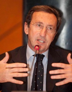 Governo/ Fini: Convinto che non si va a voto, premier si dimetta